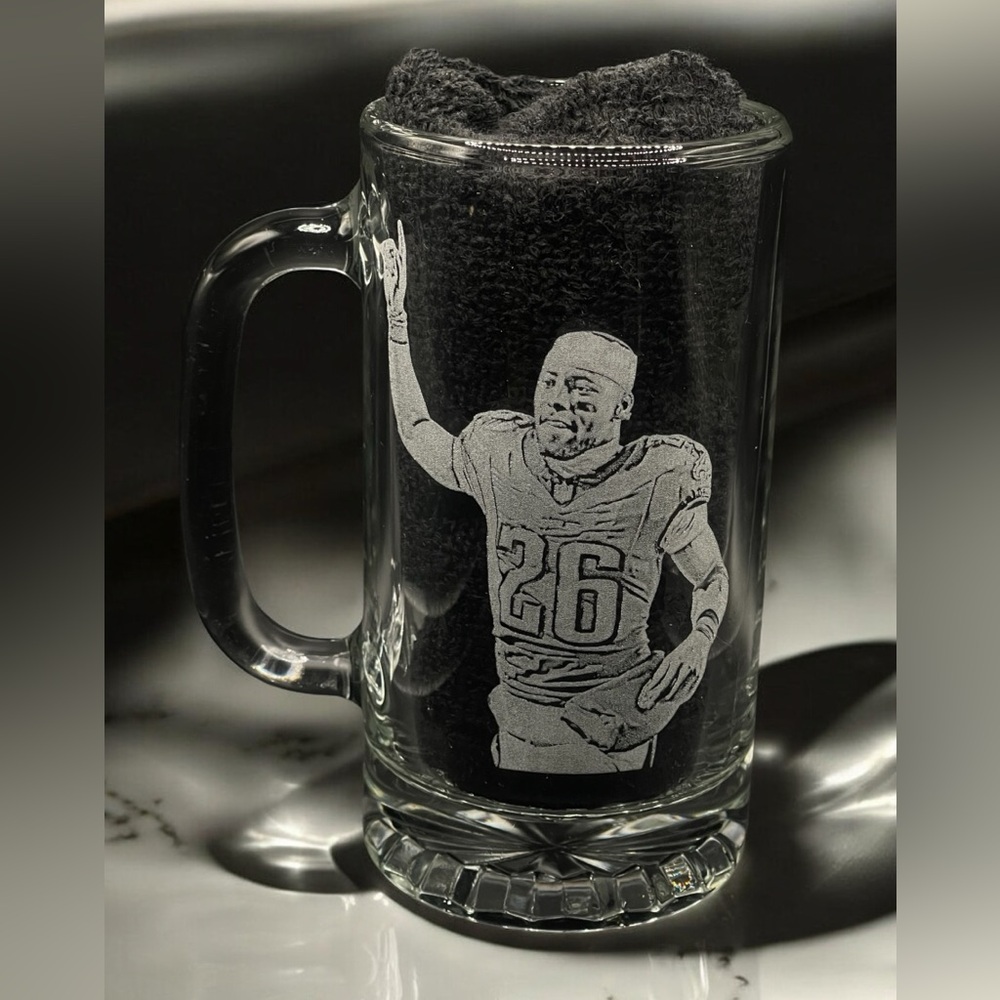 Philadelphia Eagles Beer Mug – Saquon Barkley Etched Glass 16oz